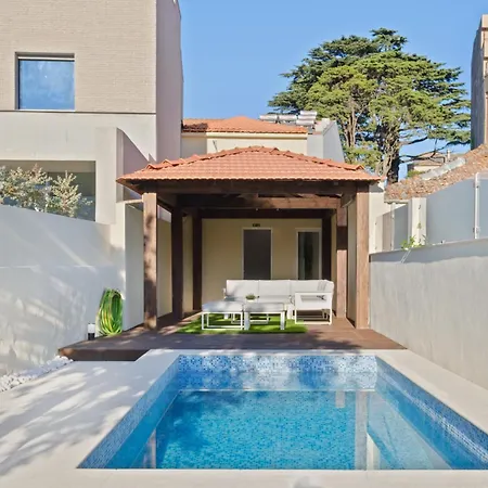 Nyaraló With Private Pool, Hot Tub, Bbq & Patio