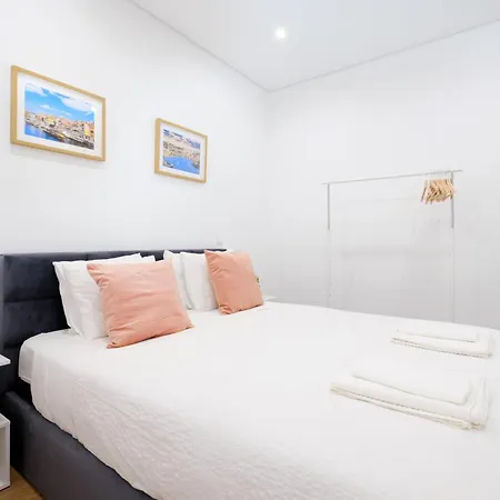 Nyaraló With Private Pool, Hot Tub, Bbq & Patio *