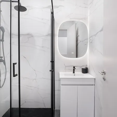 With Private Pool, Hot Tub, Bbq & Patio *