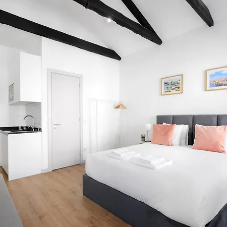 With Private Pool, Hot Tub, Bbq & Patio