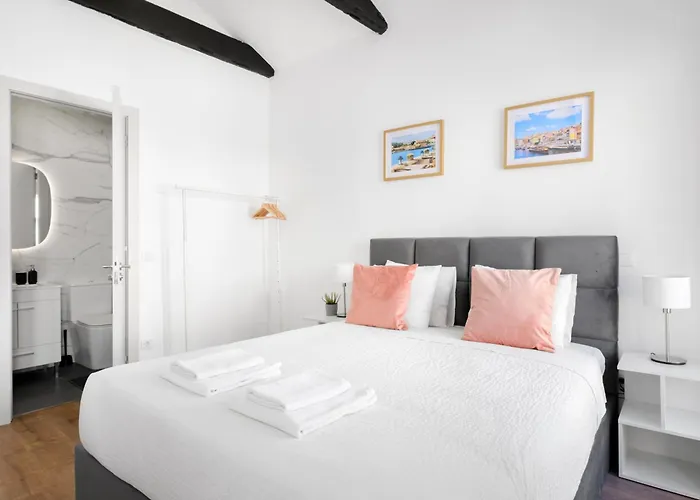 With Private Pool, Hot Tub & Patio بيت للعطل