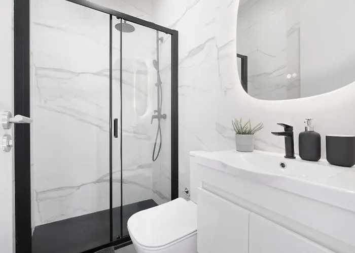 With Private Pool, Hot Tub & Patio بيت للعطل *