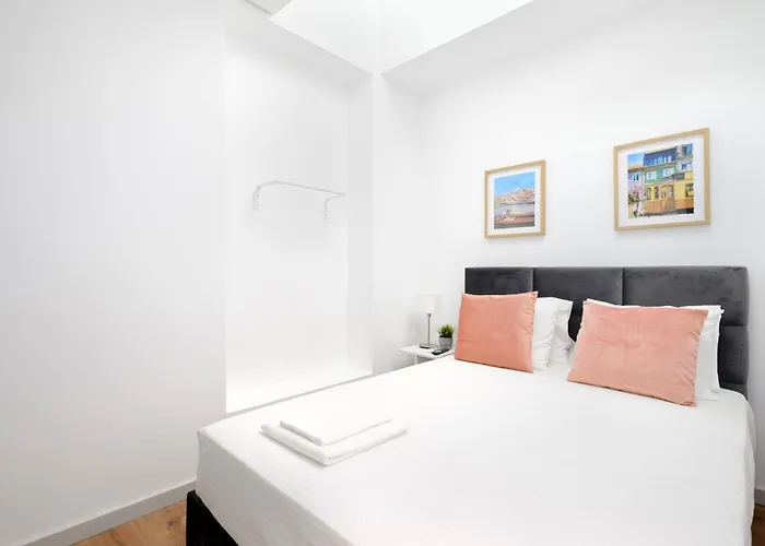 With Private Pool, Hot Tub & Patio بيت للعطل