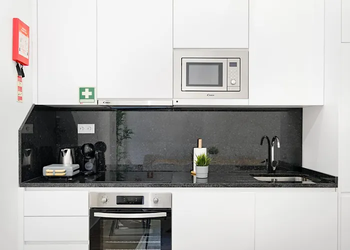 With Private Pool, Hot Tub & Patio فيلا نوفا دي غايا