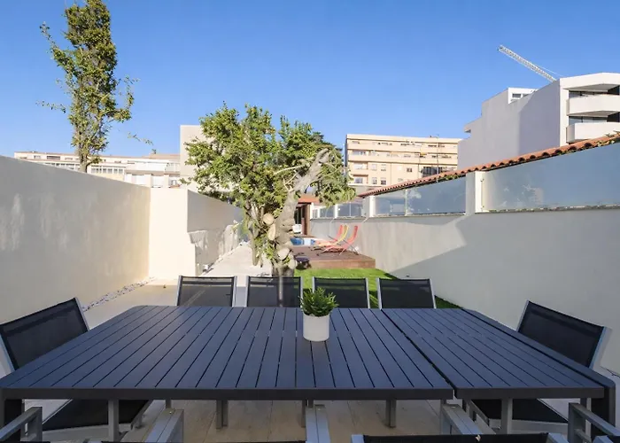 With Private Pool, Hot Tub & Patio بيت للعطل